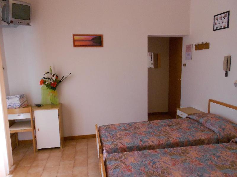 Hotel Vevey Римини Номер фото